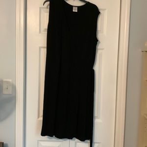 New sleeveless black dress size XL